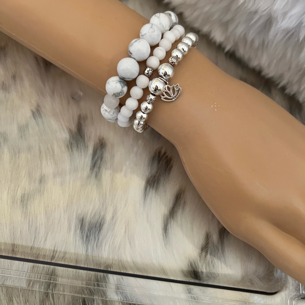 Howlite gemstone bracelet - Picture 3 of 5